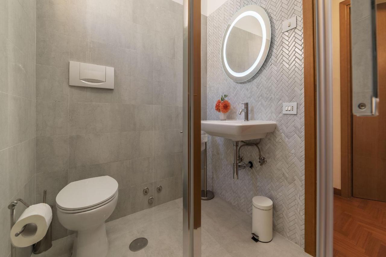 Lively Roma Trastevere Renovated Apartment - FromhometoΡώμη Εξωτερικό φωτογραφία